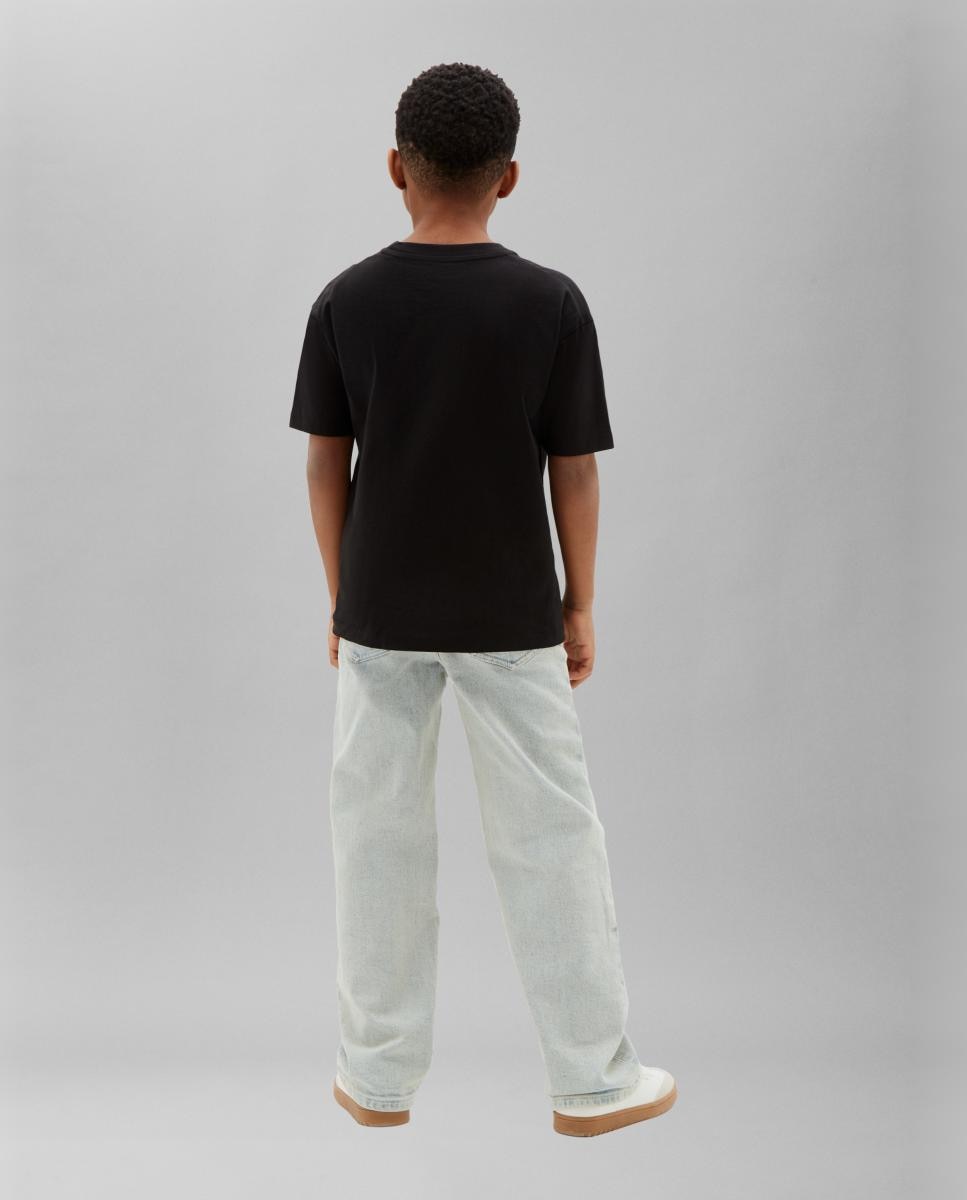 T-shirt com Ilustração Preto-3