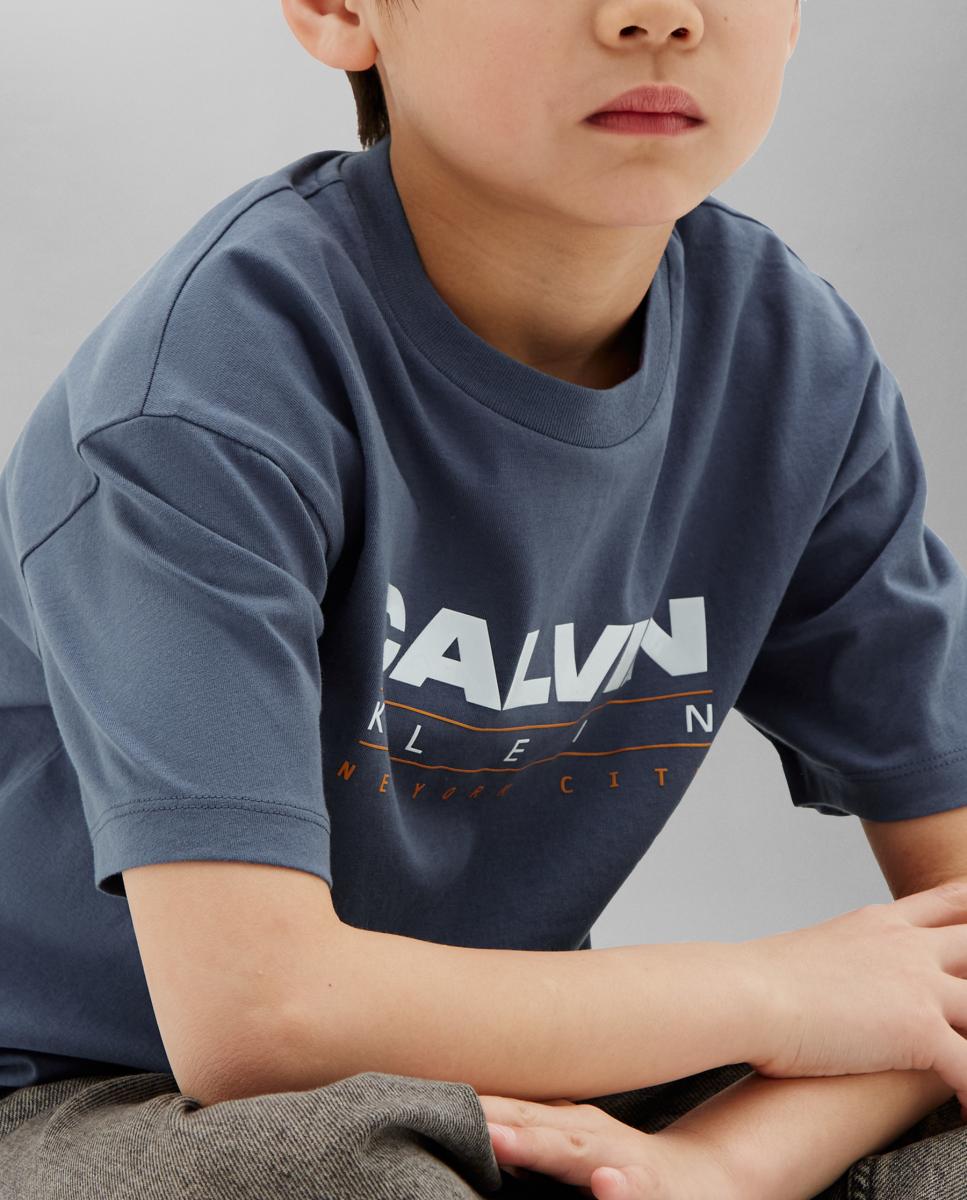 T-shirt com Ilustração Azul-4