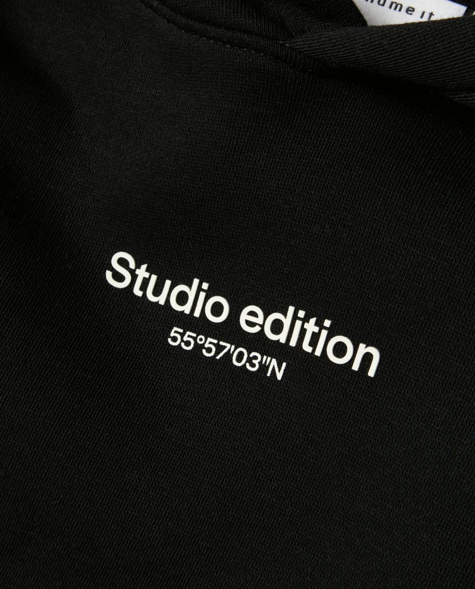 Sweatshirt com Bolso e Capuz Preto-3