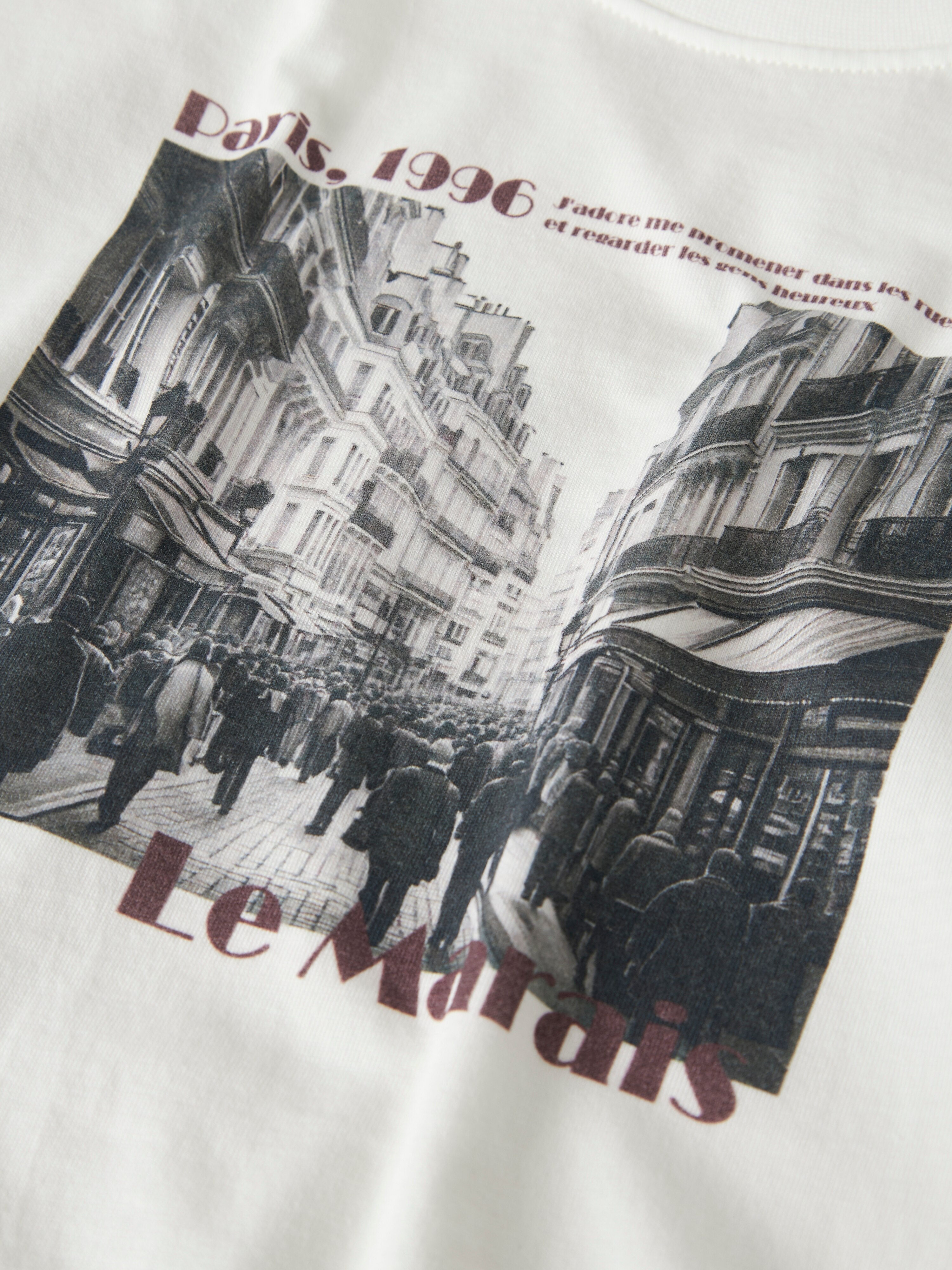 T-shirt com Motivo de Paris Branco-3