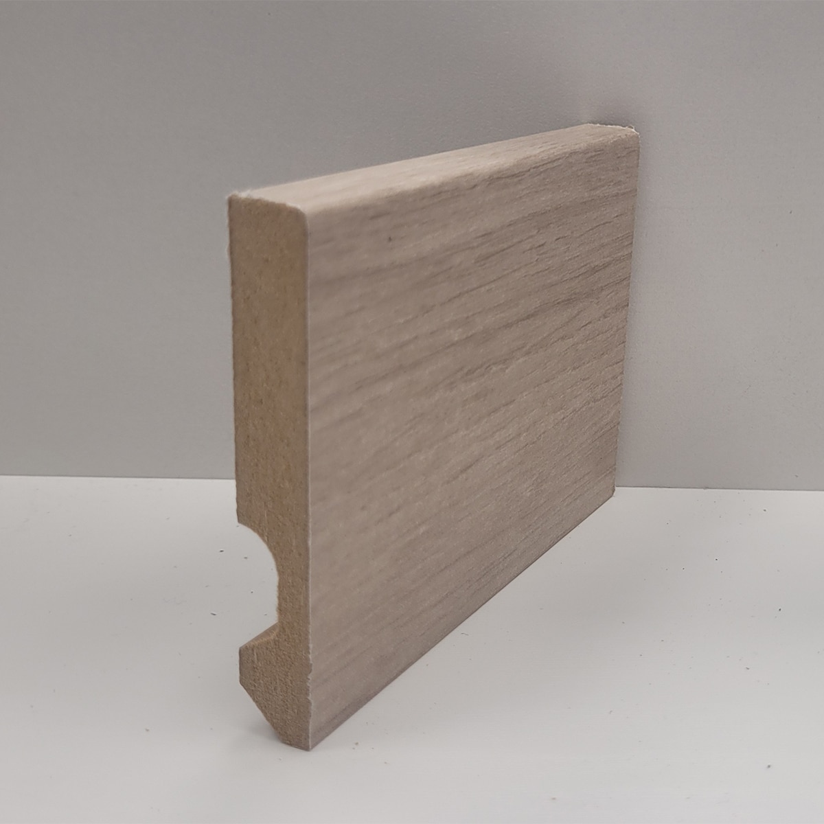 Rodapie MDF 2400x80x12 Canto Cuadrado Gris REF. C174 Roble-1
