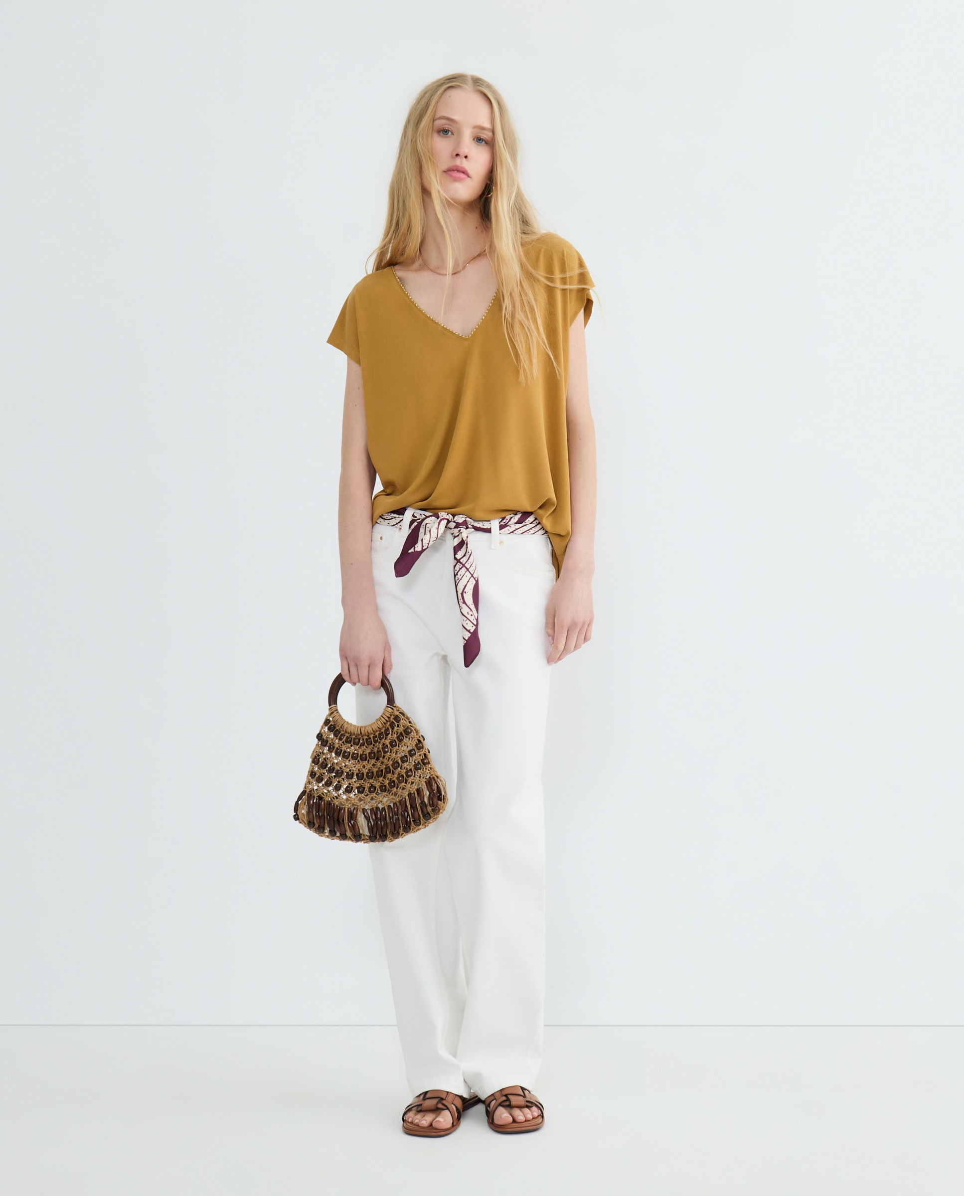 T-shirt sem Mangas com Decote em Bico Caramelo-1