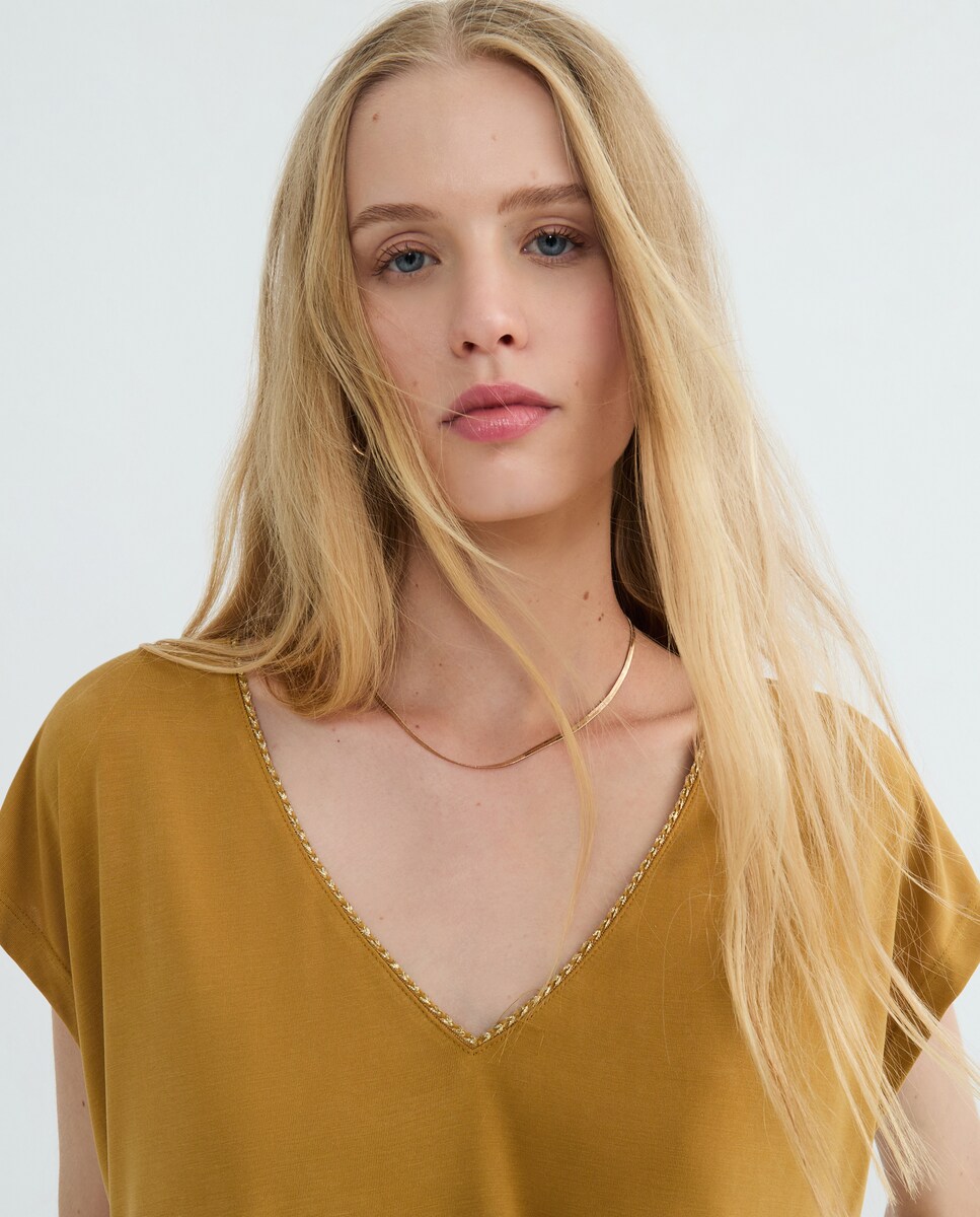 T-shirt sem Mangas com Decote em Bico Caramelo-2