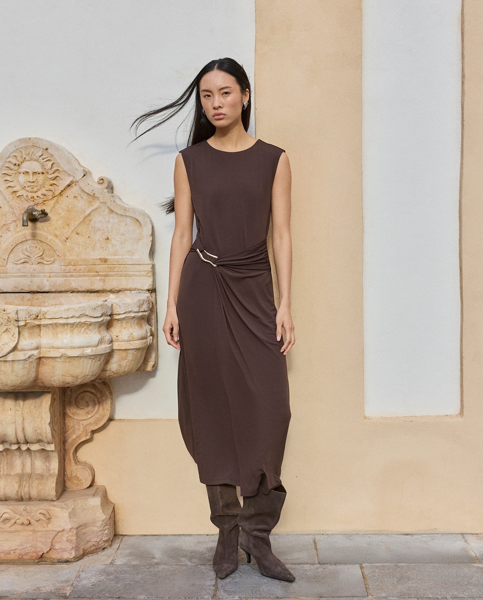 Vestido Midi sem Mangas e com Franzido Preto-7