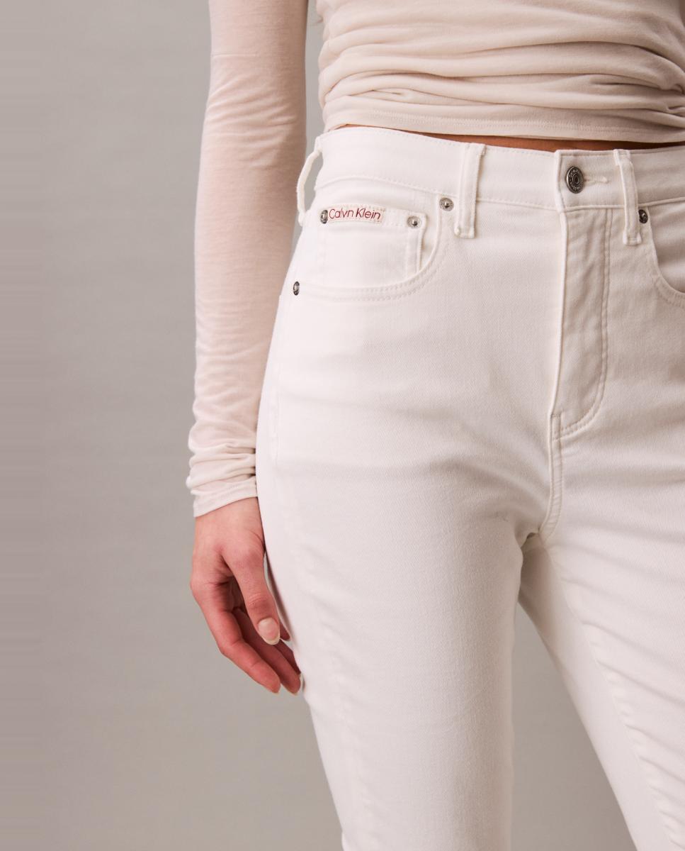 Jeans à Boca de Sino com Cintura Subida Branco-4