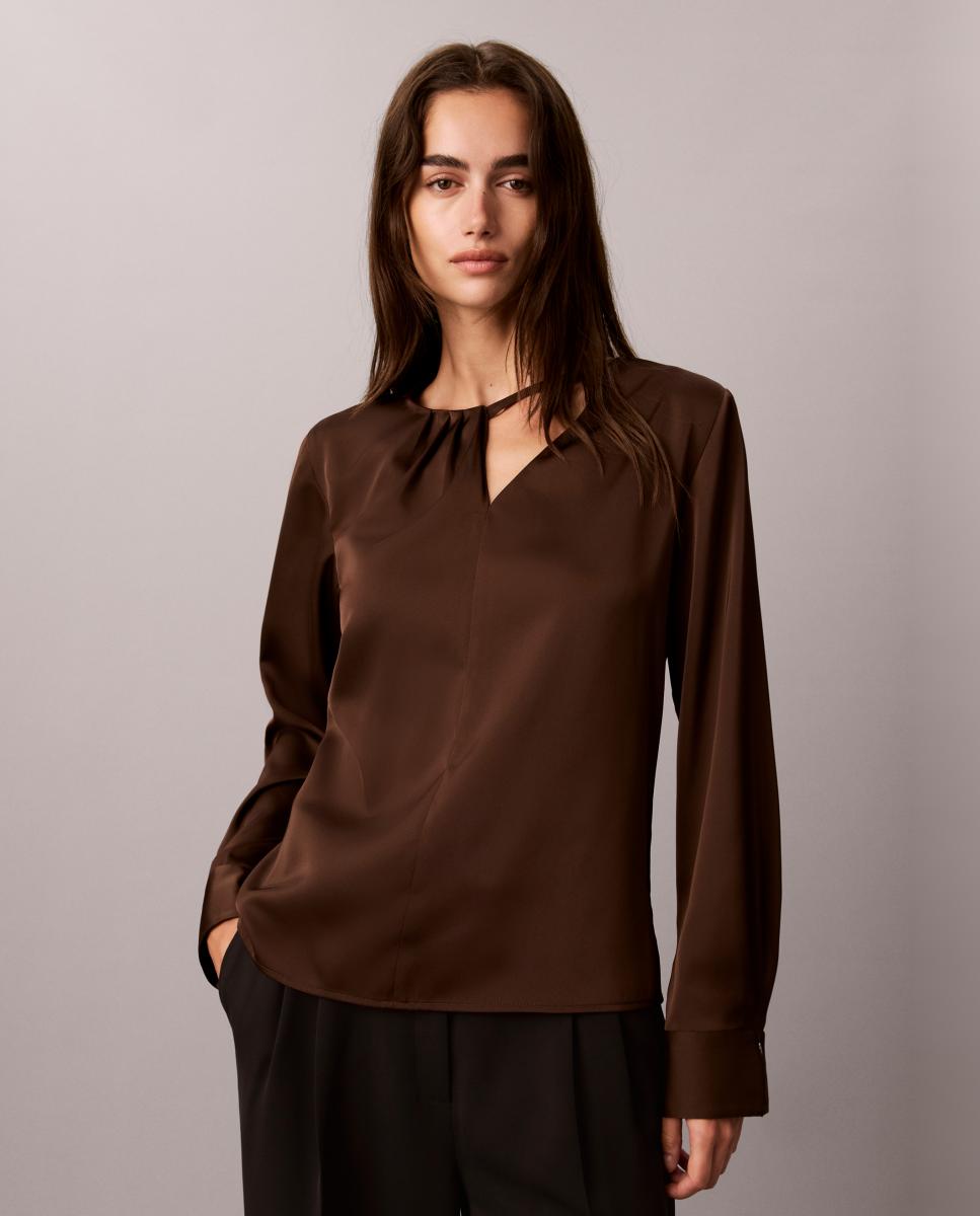 Imagen 0 de Blusa de mujer satinada asimétrica Marrón oscuro