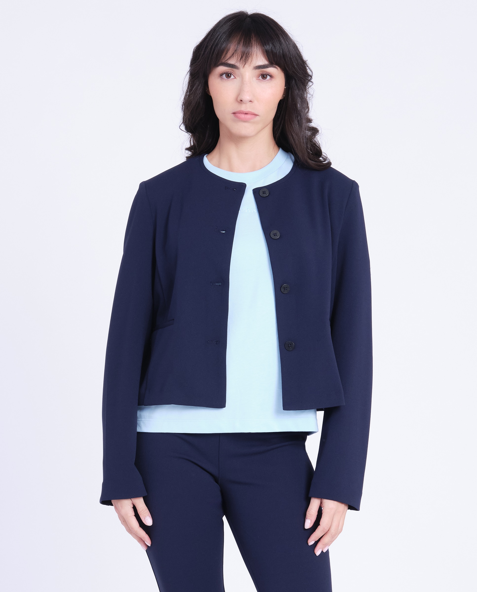 Imagen 0 de Chaqueta corta de mujer en crepe Azul