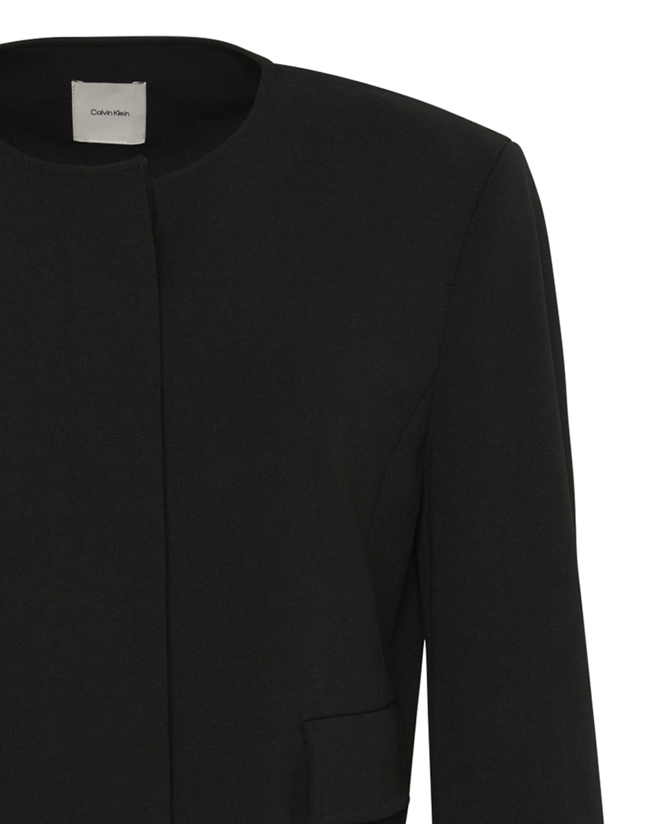 Casaco Curto em Crepe Preto-5