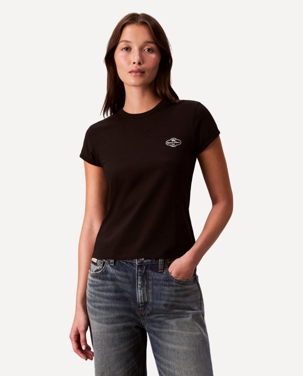 Calvin Klein - Camiseta de mujer con logo metalizado.