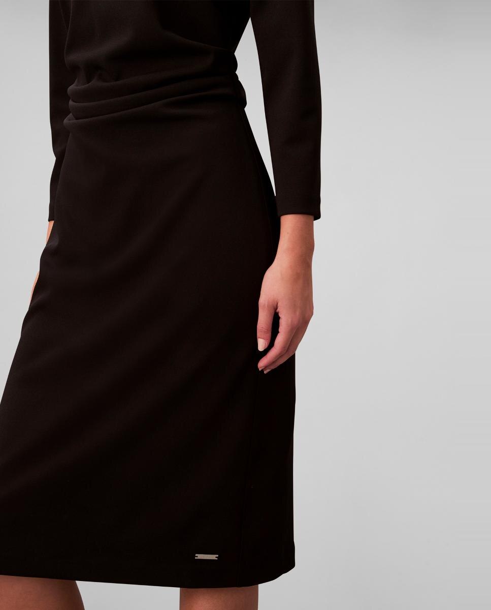 Vestido de Crepe Cintado Preto-4