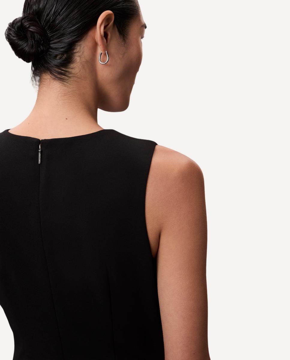Vestido de Crepe sem Mangas Preto-5