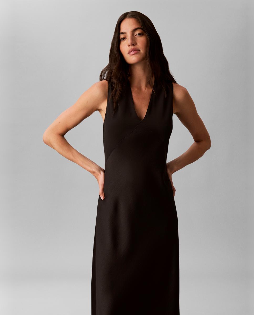 Vestido Midi de Crepe com Decote em Bico Preto-2