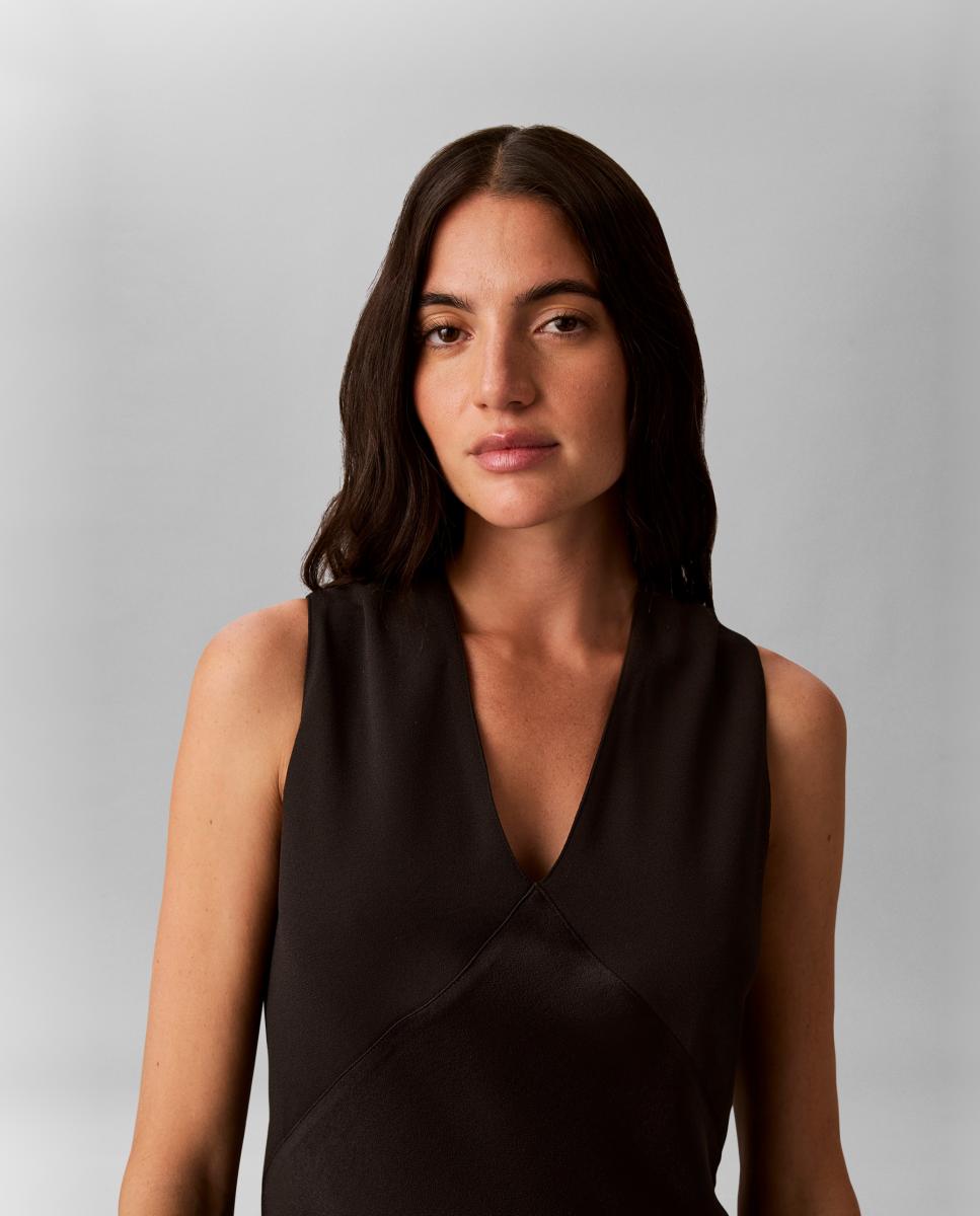 Vestido Midi de Crepe com Decote em Bico Preto-4