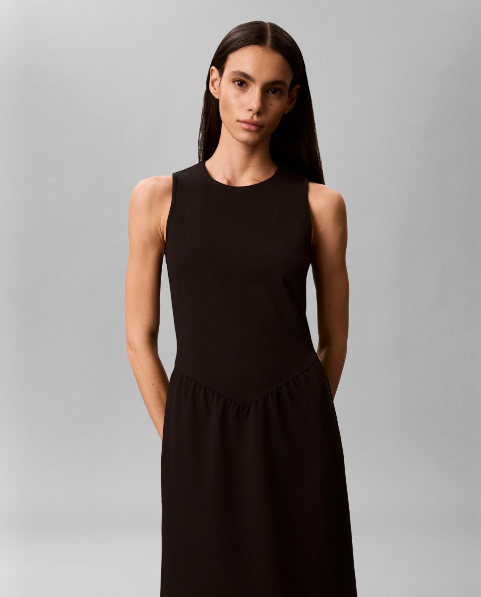 Imagem 0 de Vestido Midi Evasê com Decote Redondo