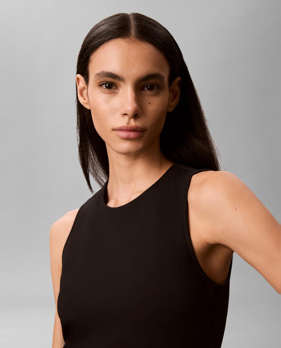 Vestido Midi Evasê com Decote Redondo Preto-3