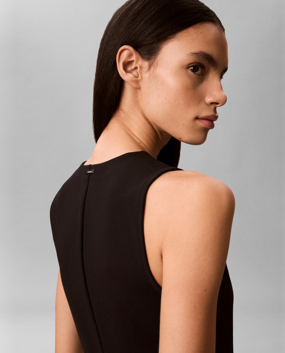 Vestido Midi Evasê com Decote Redondo Preto-4