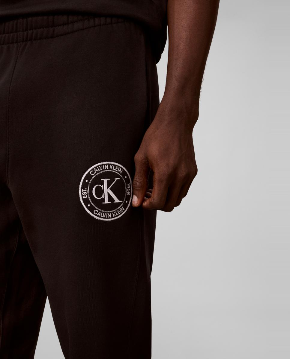 Jogger Hombre con gráfico crest - Calvin Klein Jeans - Negro Negro-4