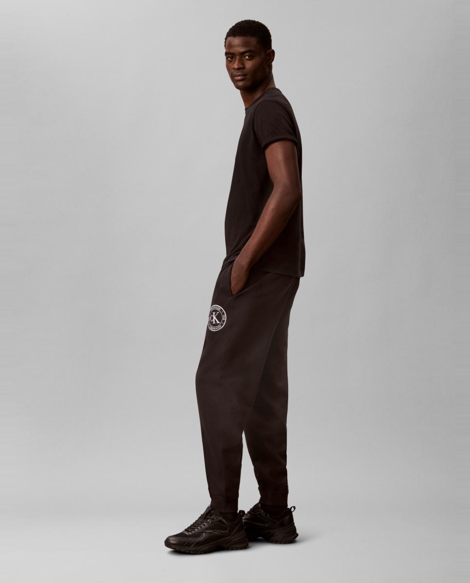 Jogger Hombre con gráfico crest - Calvin Klein Jeans - Negro Negro-5