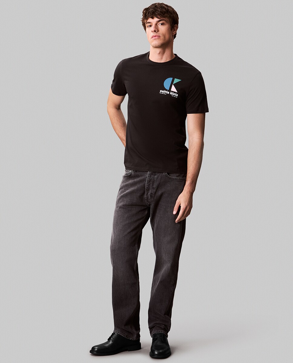 T-shirt com Ilustração Preto-4