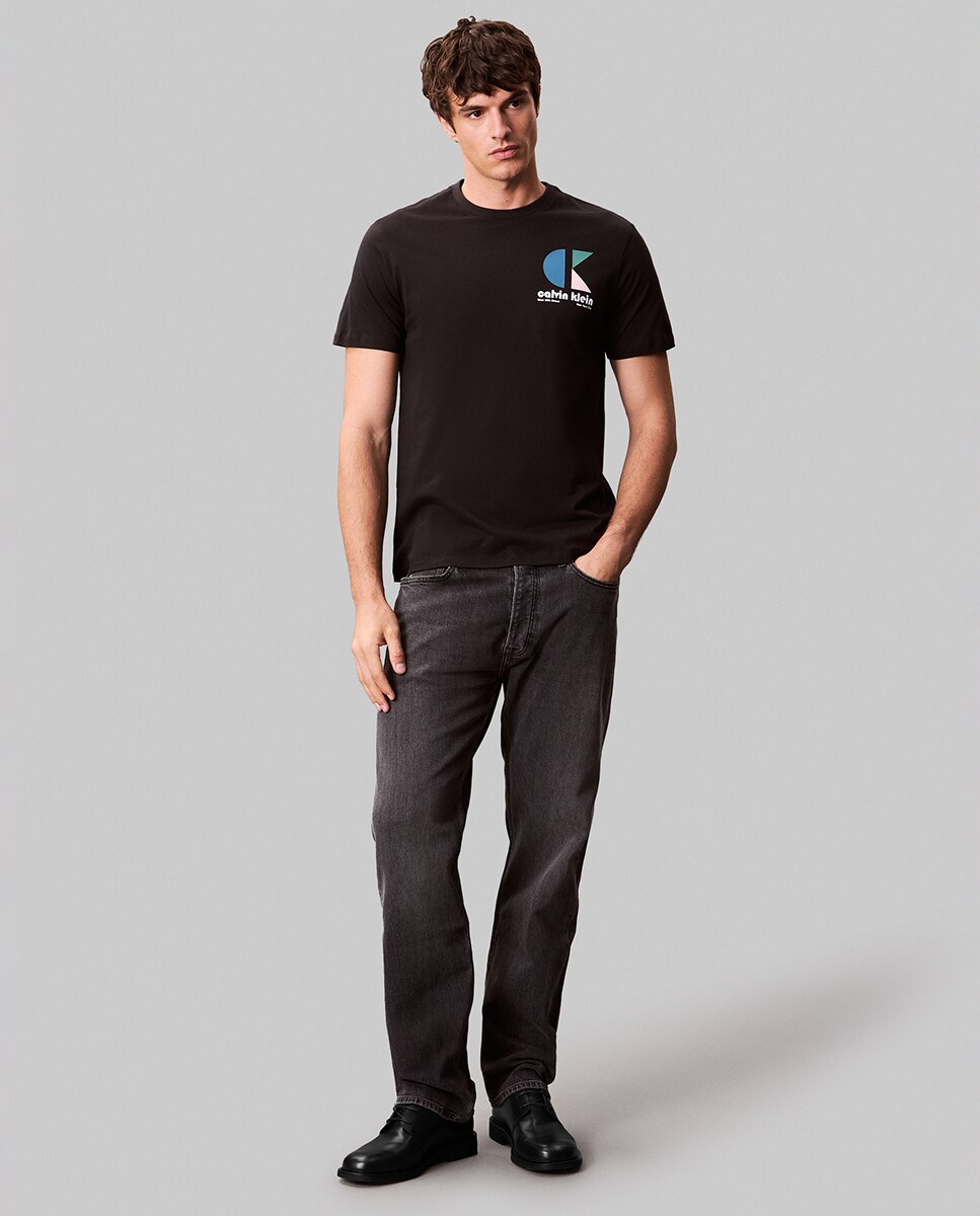 T-shirt com Ilustração Preto-5