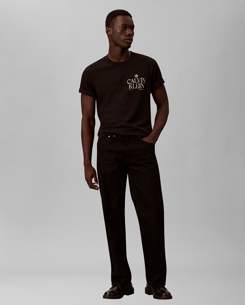 T-shirt com Desenho de Rosas Preto-6