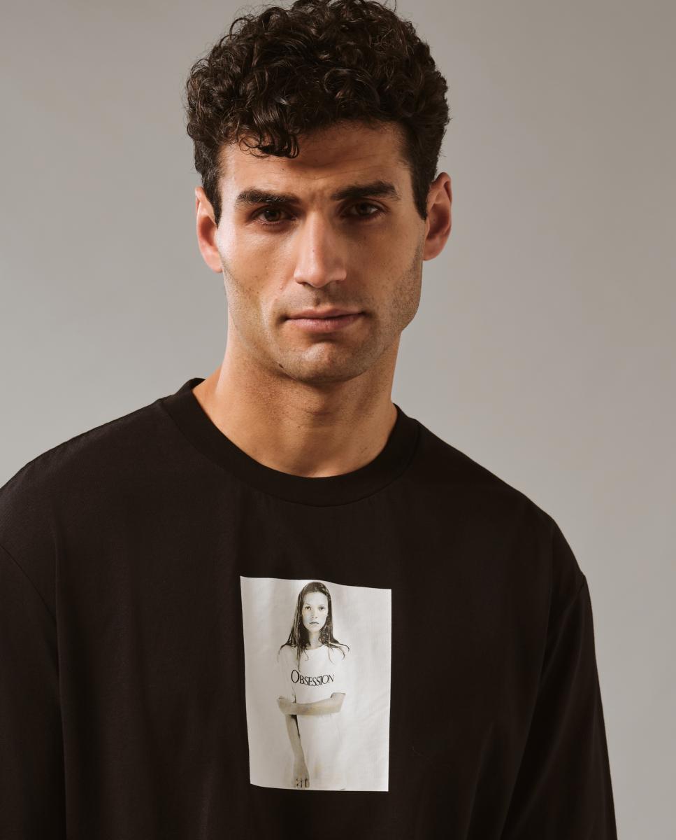 T-shirt Unissexo com Estampado Gráfico Kate Moss Preto-3
