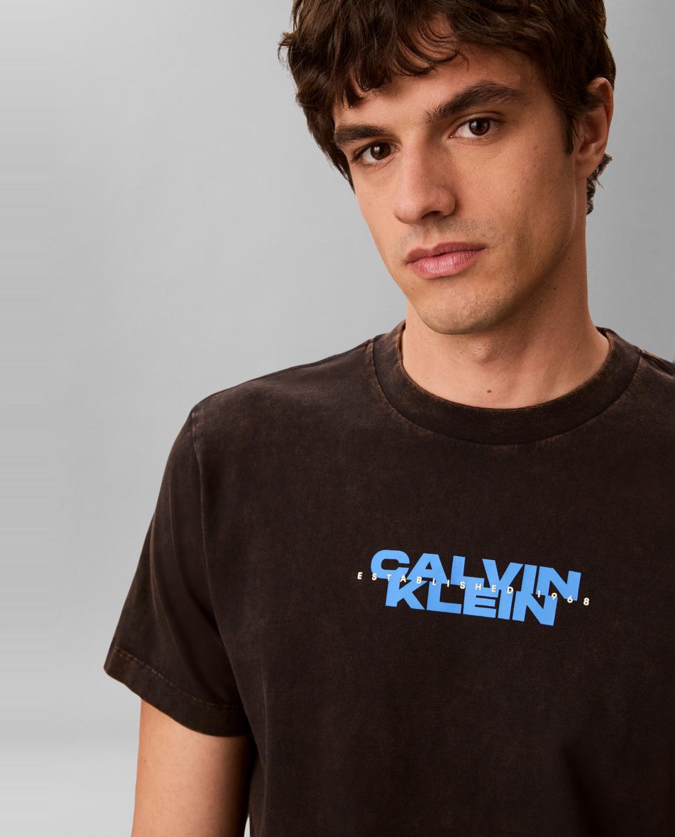 T-shirt com Estampado Gráfico nas Costas Preto-3