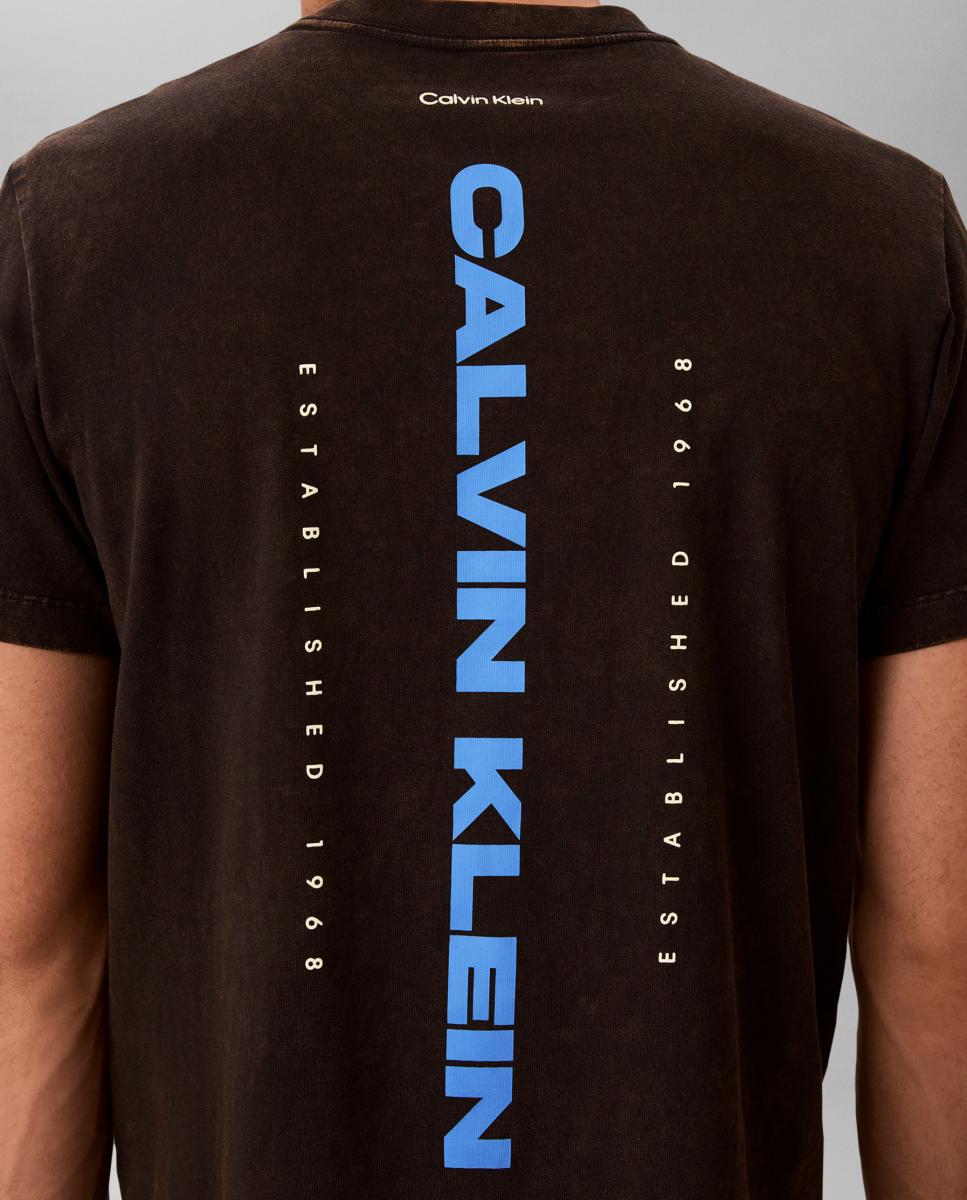 T-shirt com Estampado Gráfico nas Costas Preto-4