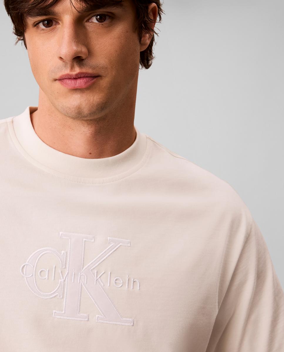 Imagen 3 de Camiseta Hombre relaxed monologo - Calvin Klein Jeans - Crudo Crudo