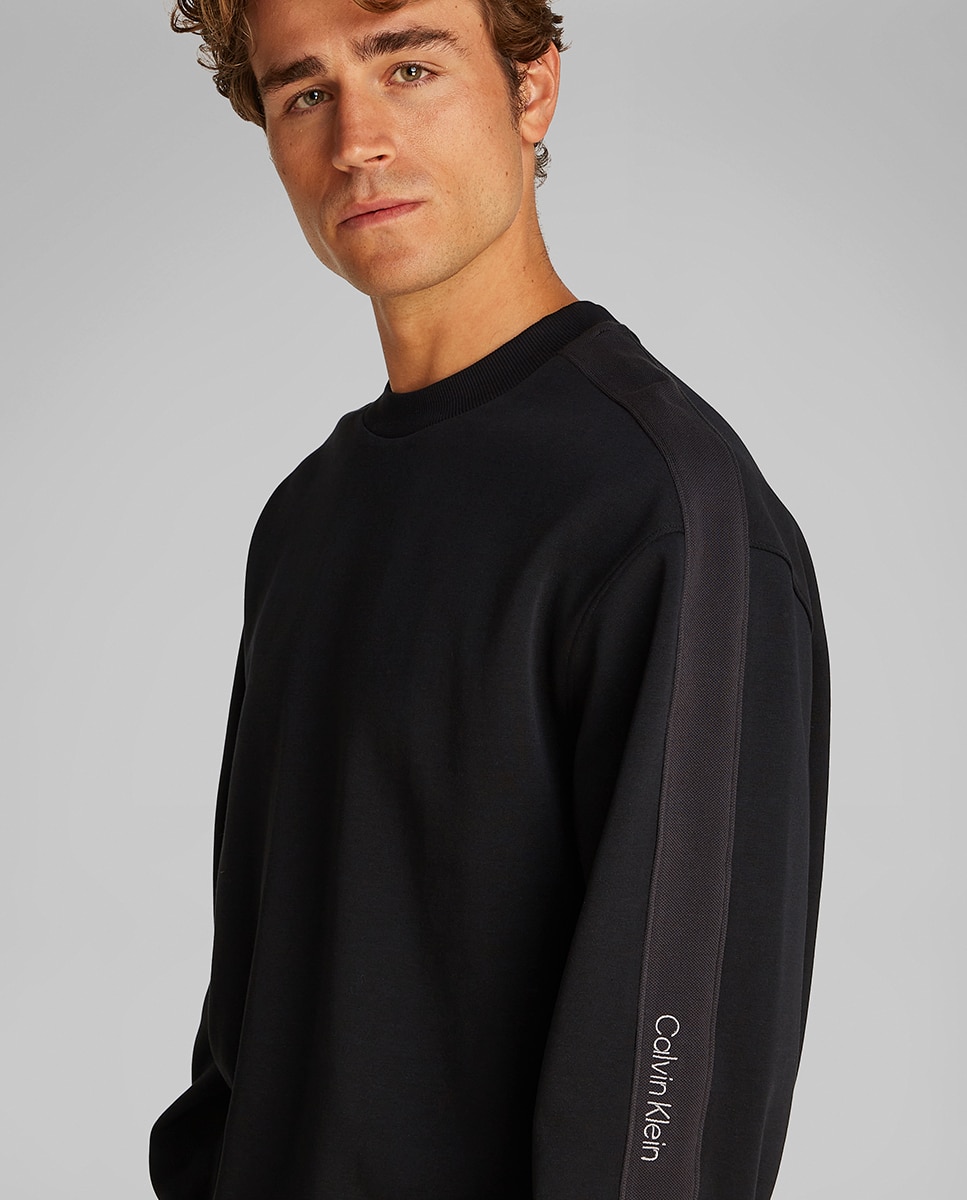 Sweatshirt com Logótipo nas Mangas Preto-1
