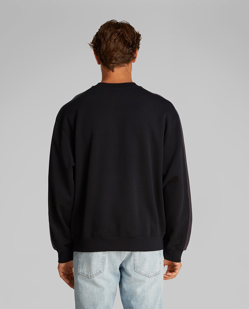 Sweatshirt com Logótipo nas Mangas Preto-2