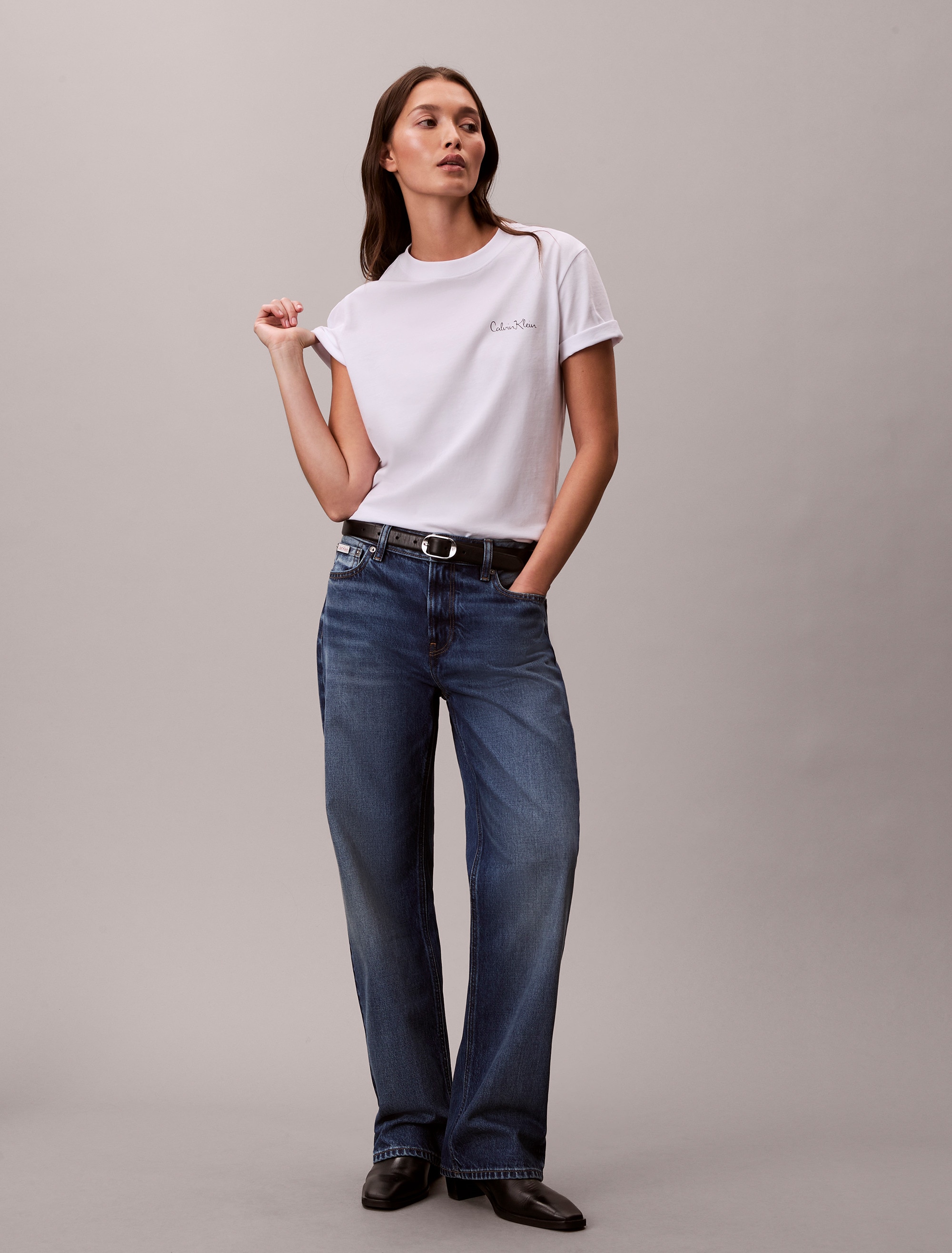 T-shirt com Logótipo Cursivo Branco-7