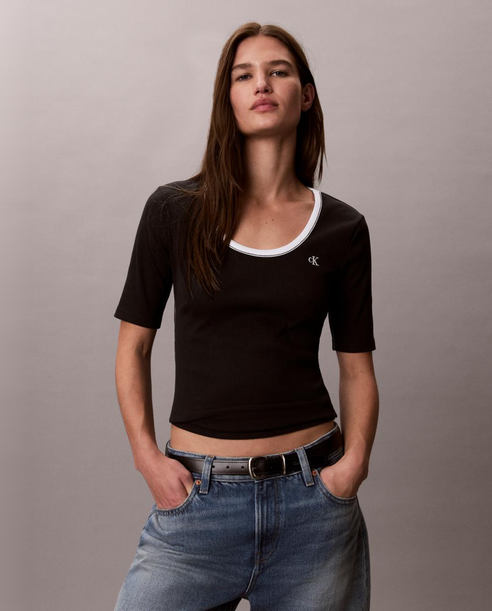 Calvin Klein Jeans - Camiseta Mujer escote cutout.