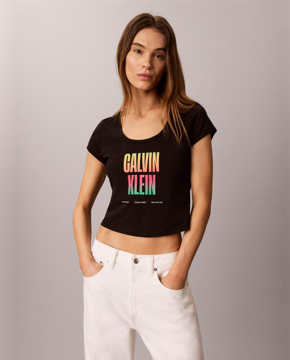 Calvin Klein Jeans - Camiseta mujer corta con gráfico.