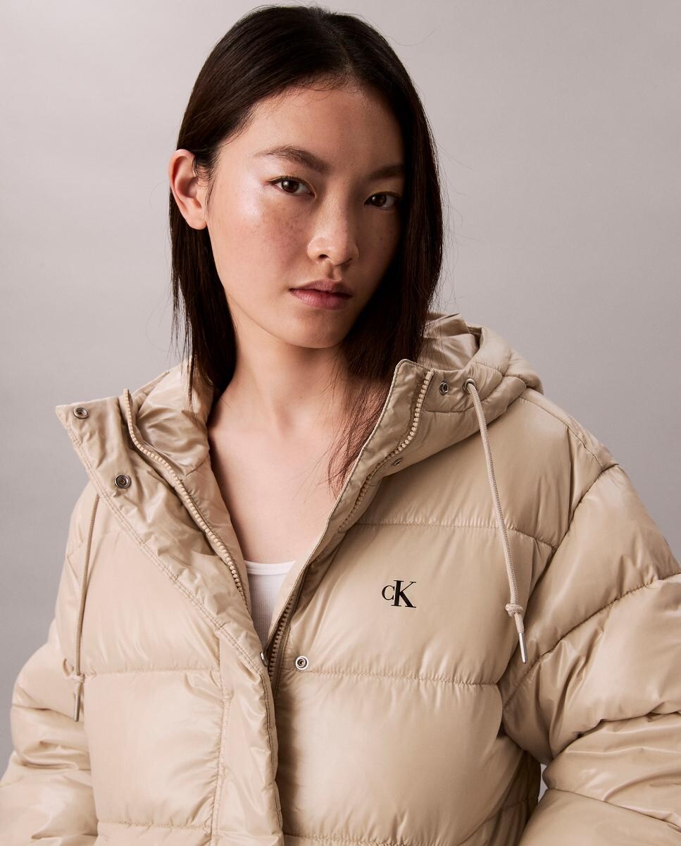 Casaco Puffer com Acabamento Brilhante Creme-2