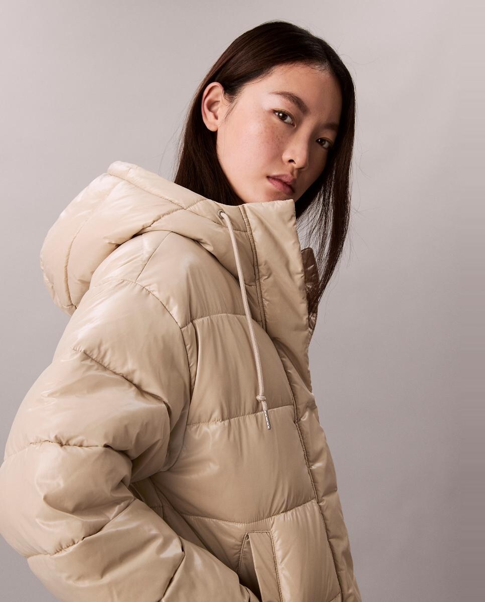 Casaco Puffer com Acabamento Brilhante Creme-5