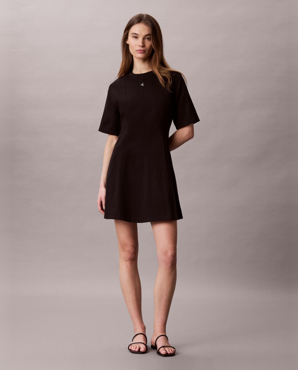 Imagem 0 de Vestido Curto com Costuras