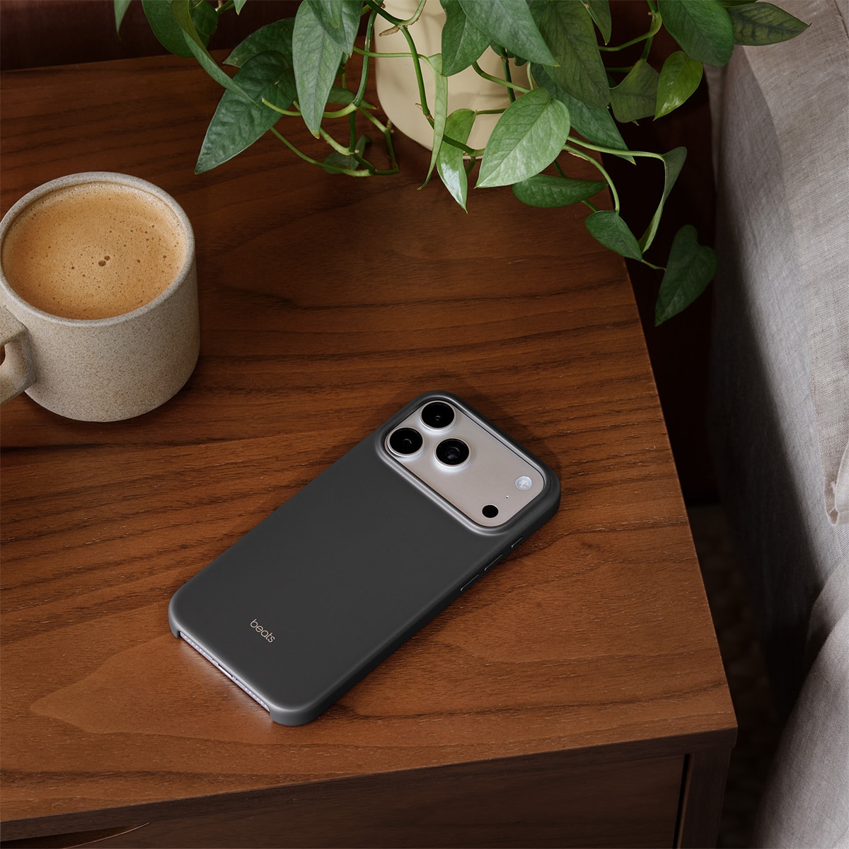 Funda Apple Beats Gris antracita con MagSafe y Control de Cámara para iPhone 17 Pro Max Gris Antracita-2