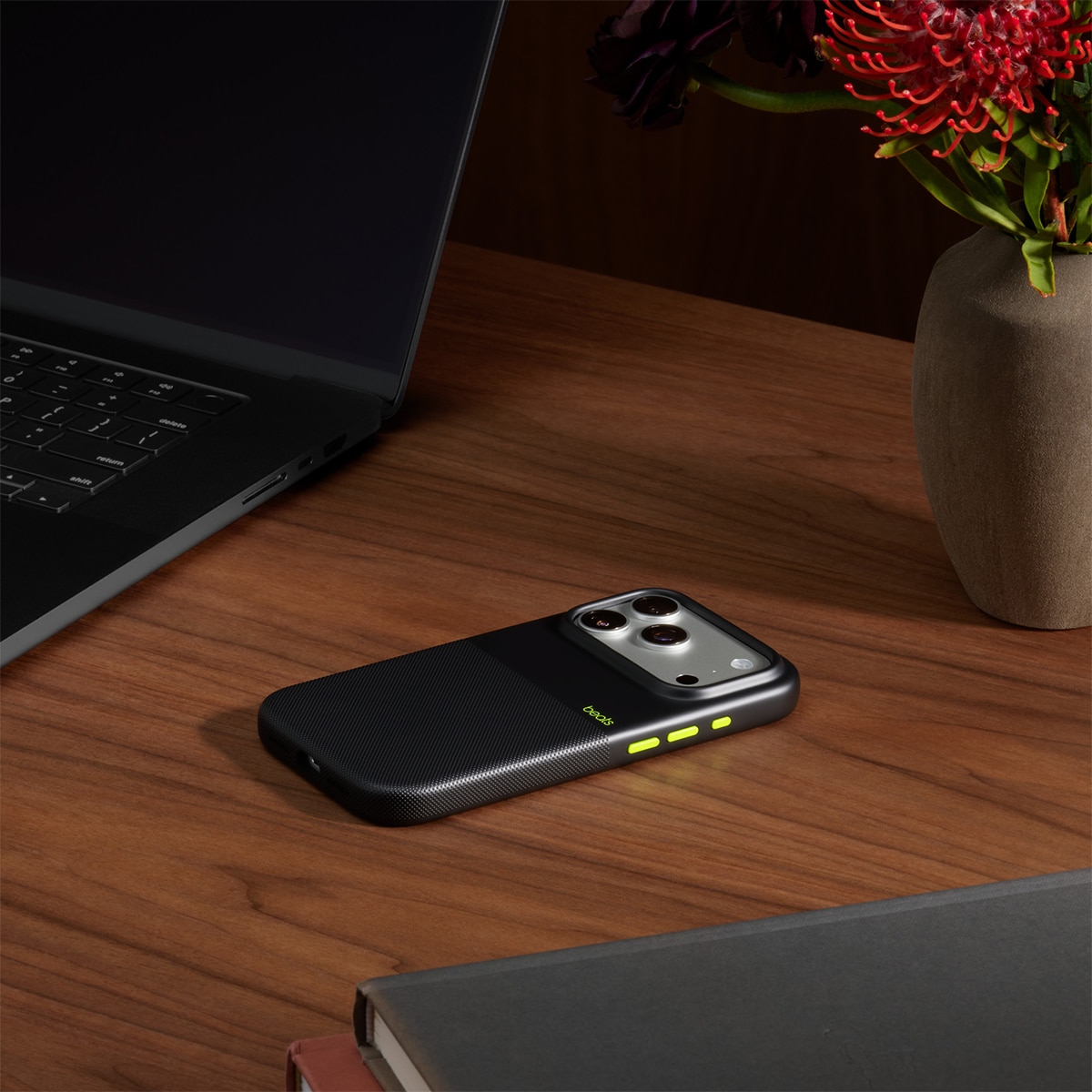 Funda Apple Rugged de Beats Negro Everest con MagSafe y Control de Cámara para iPhone 17 Pro Negro Everest-2