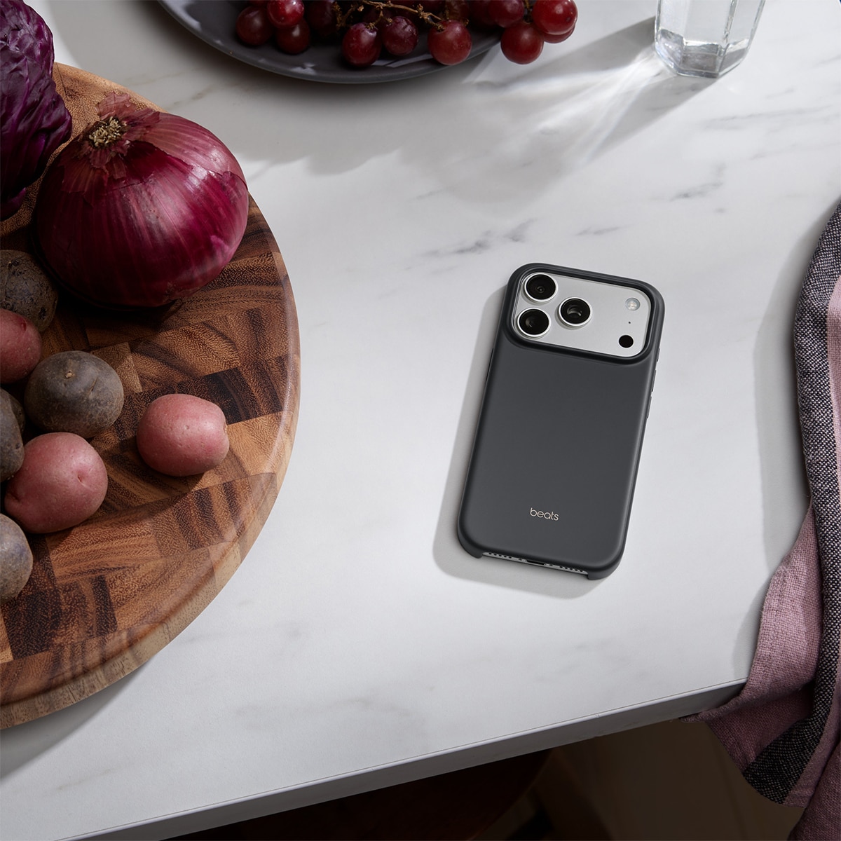 Funda Apple Beats Gris antracita con MagSafe y Control de Cámara para iPhone 17 Pro Gris Antracita-2