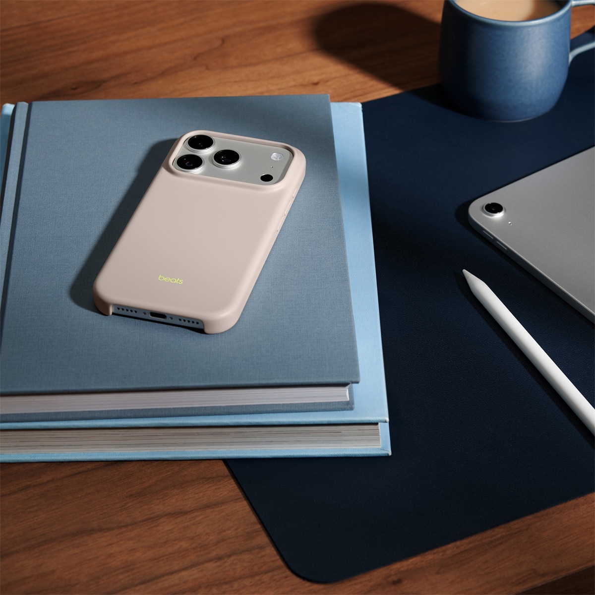 Funda Apple Beats Gris caliza con MagSafe y Control de Cámara para iPhone 17 Pro Gris caliza-2