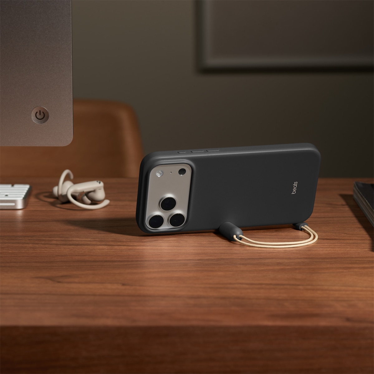 Funda Apple Kickstand de Beats Gris antracita con MagSafe y Control de Cámara para iPhone 17 Pro Max Gris Antracita-2