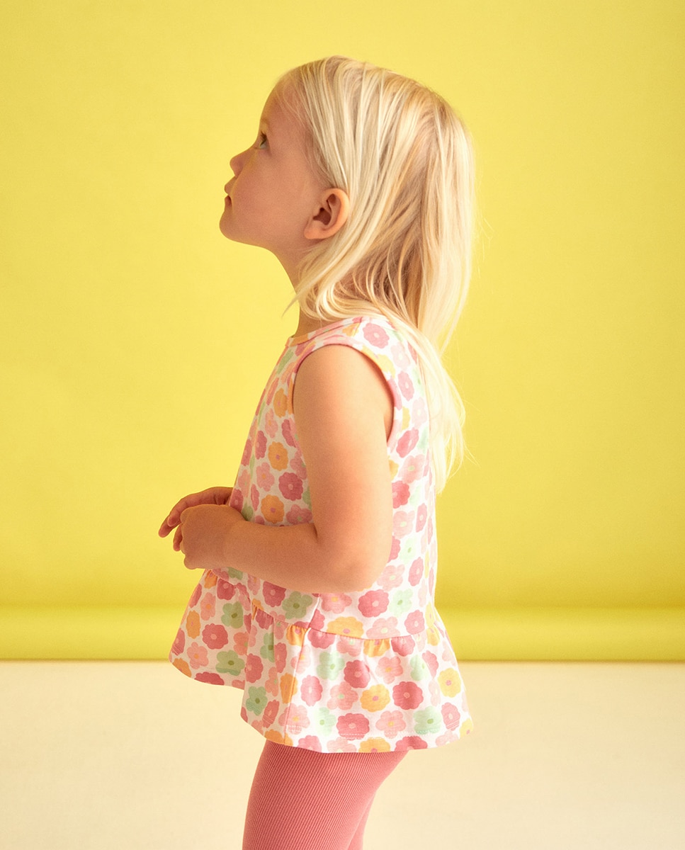 Imagem 0 de T-shirt com Flor Pequena