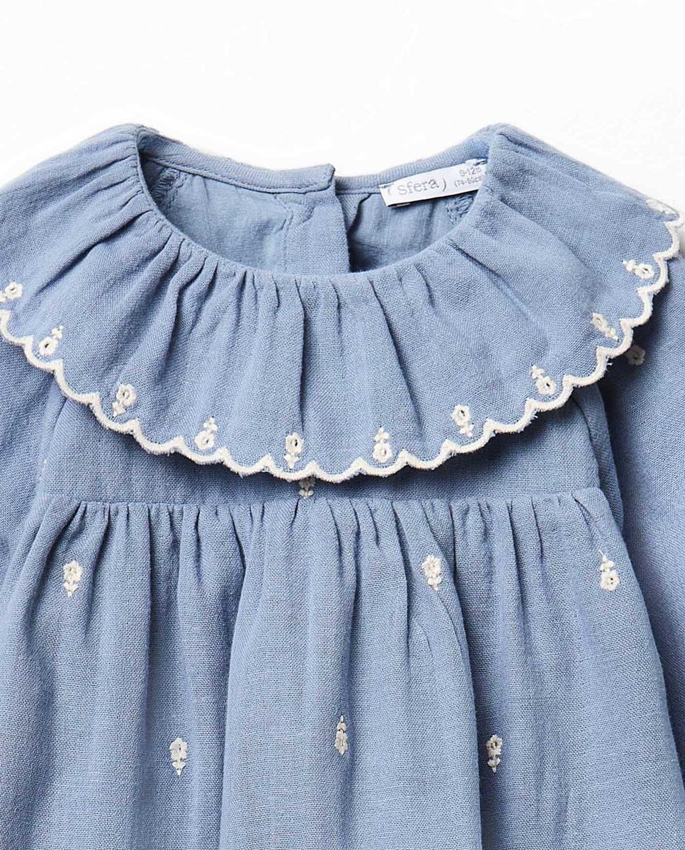 Vestido Ondulado com Bordado Floral 400 Azul-2