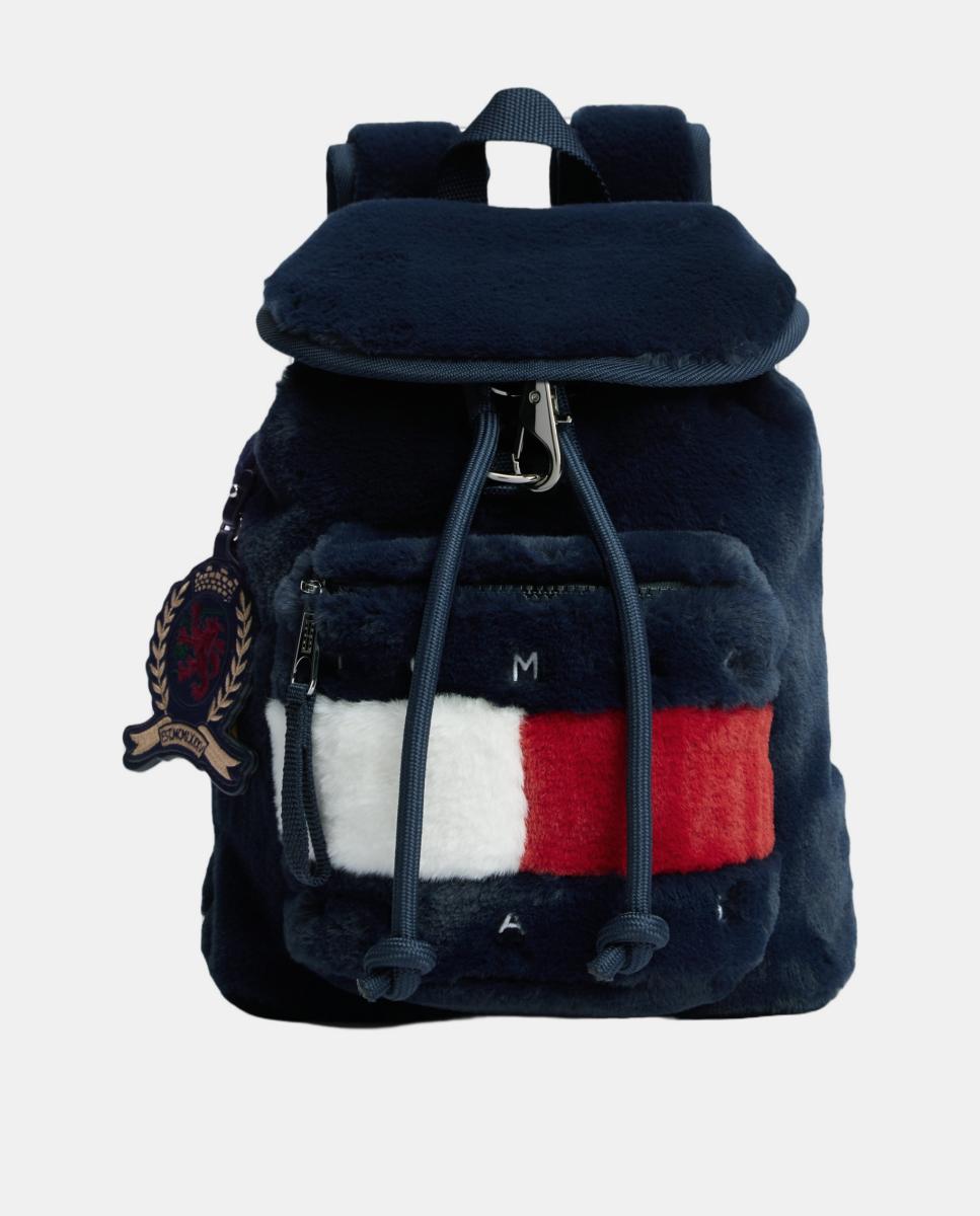 Imagem 0 de Mochila Confecionada em Tecido com Efeito de Pelo