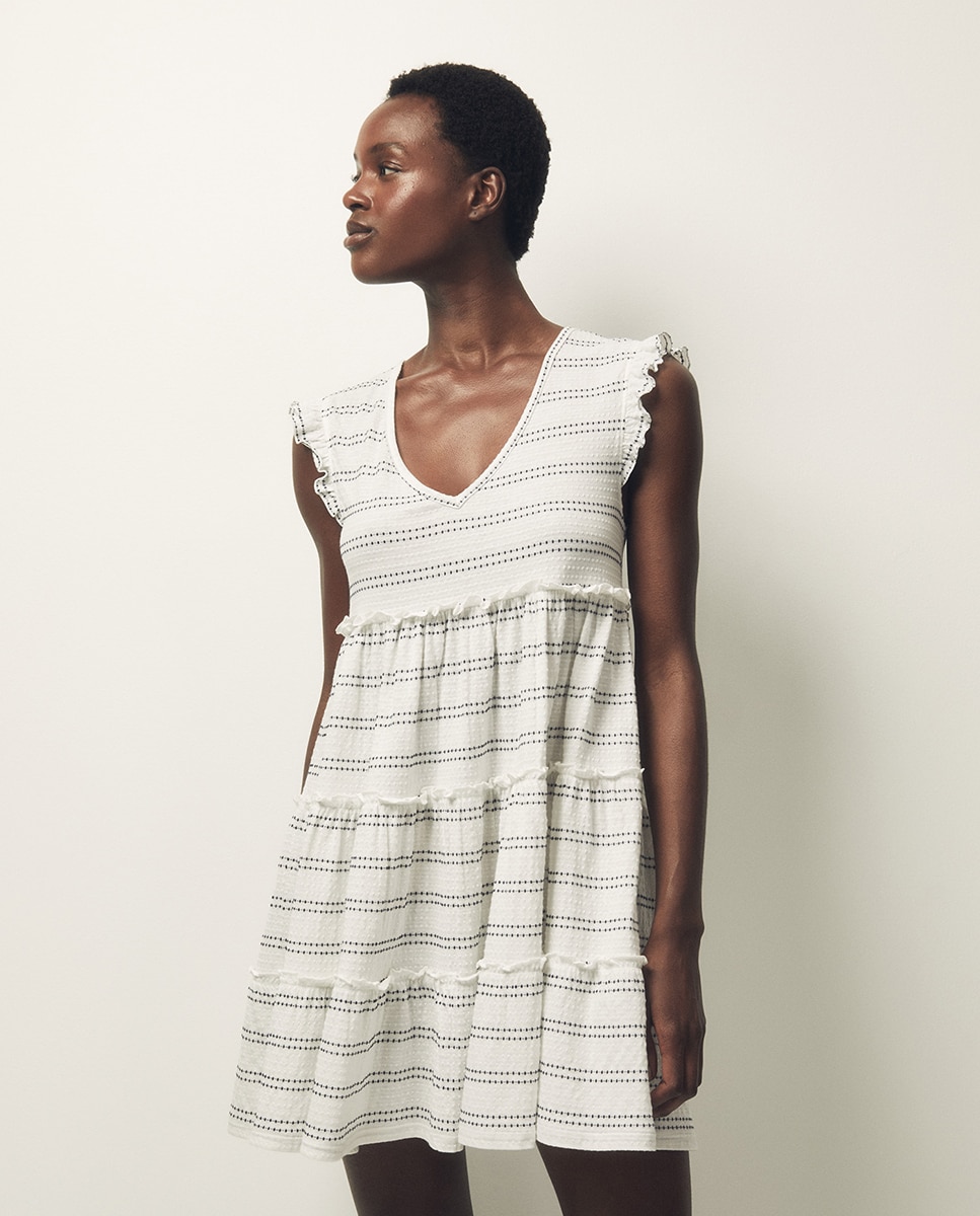 Imagem 0 de Vestido Curto às Riscas com Textura