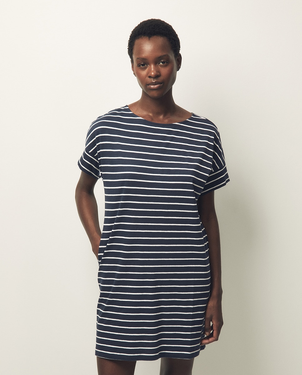 Imagem 0 de Vestido curto às riscas