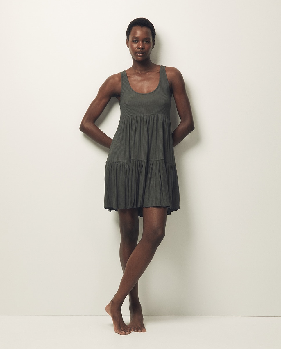 Imagem 0 de Vestido curto liso