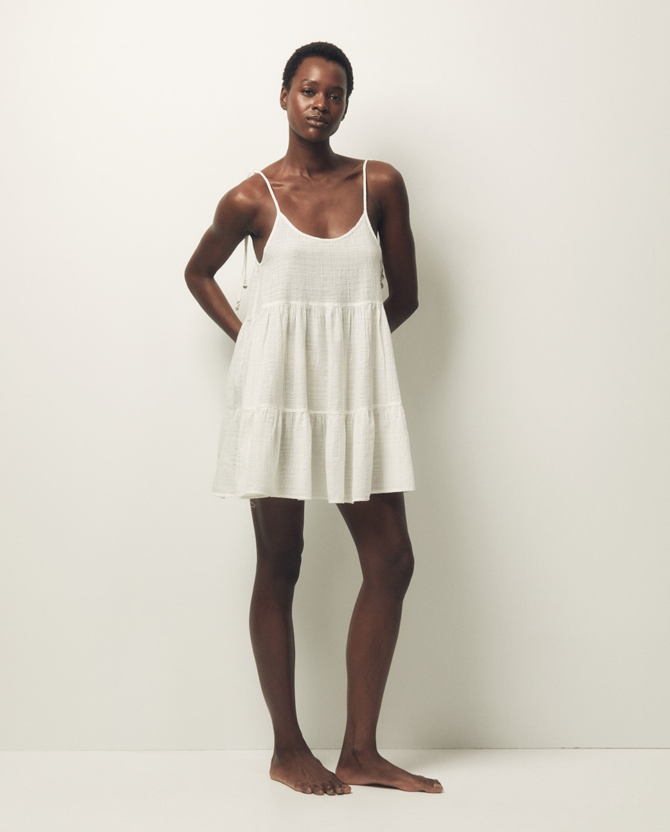 Imagem 0 de Vestido Curto com Fio Metalizado