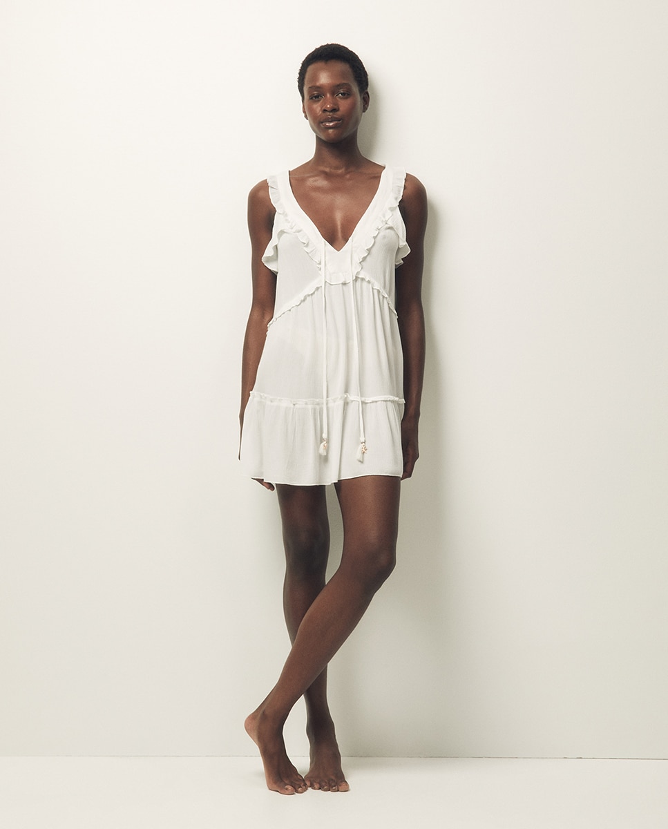 Imagem 0 de Vestido curto com folhos